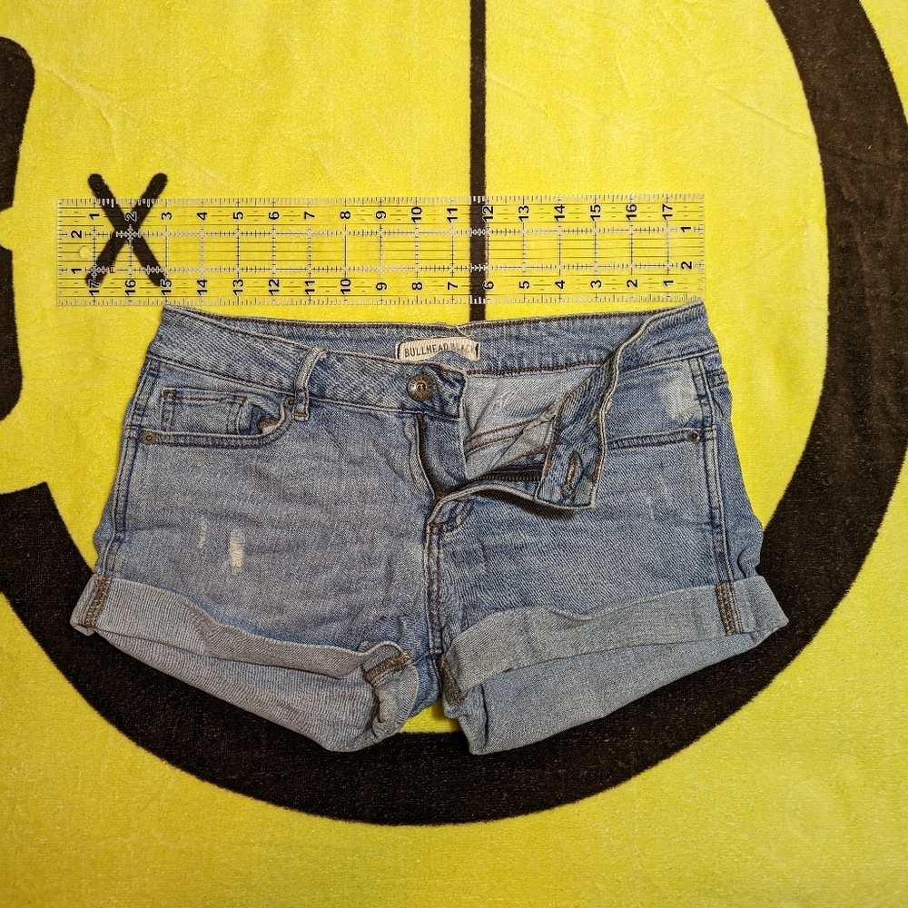 Bullhead Black light wash denim shorts - size 5
